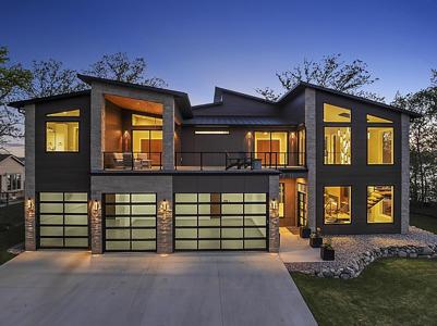 2411 Lakeshore