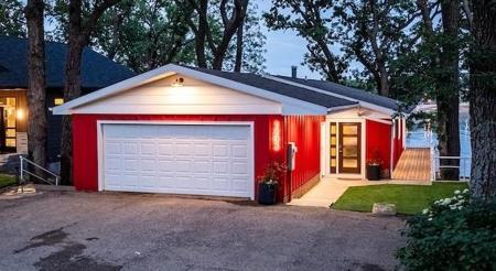 1203 Lakeshore