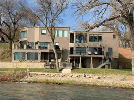 15202 Lakeview Dr