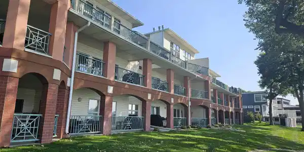 1613 Chalstrom Beach