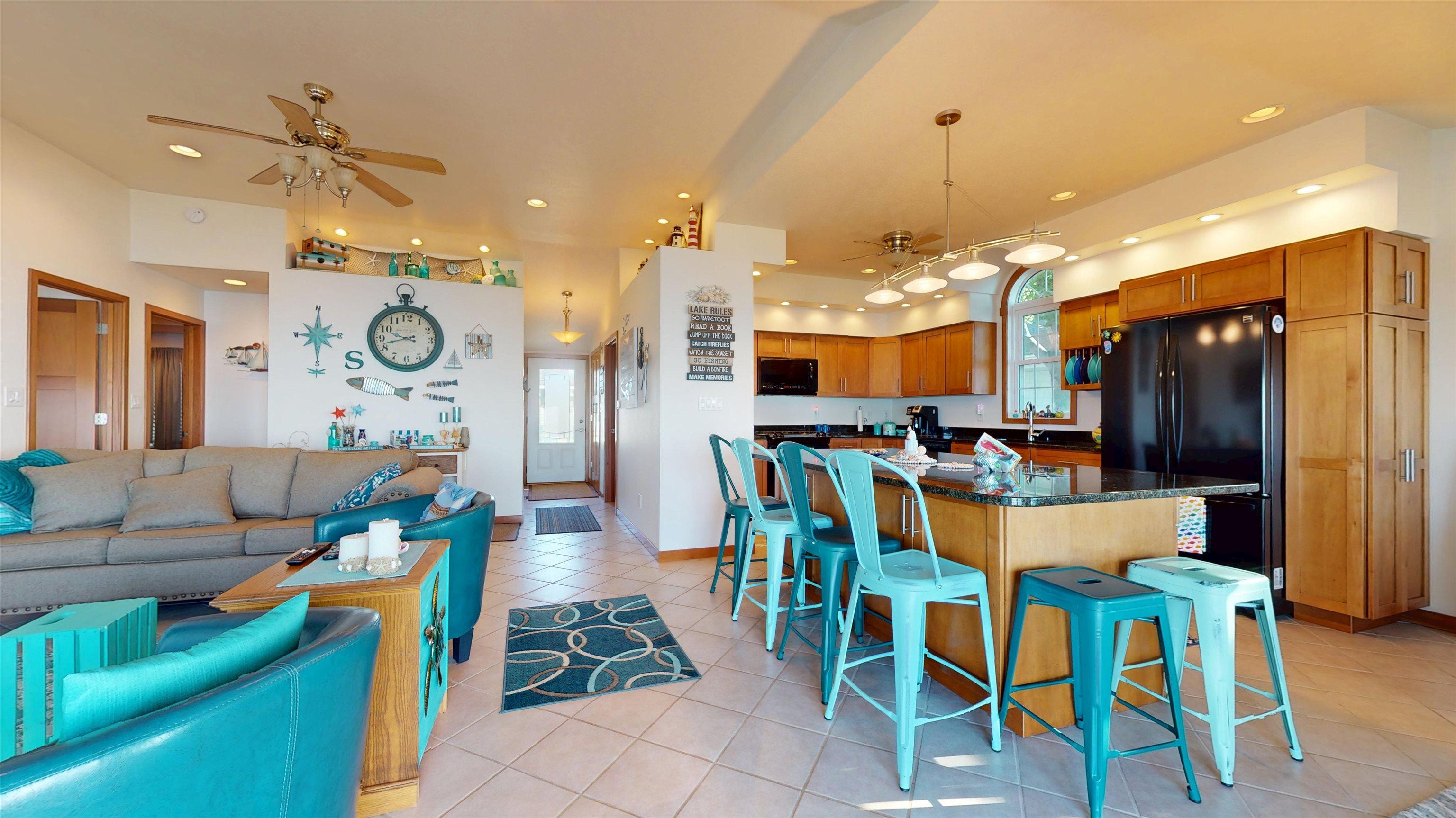 Image 2: kitchen/living room