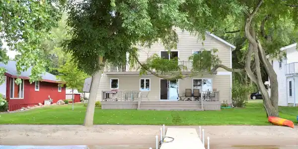 1305 Brooks Lane