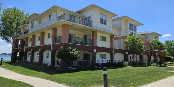 1603 Chalstrom Beach