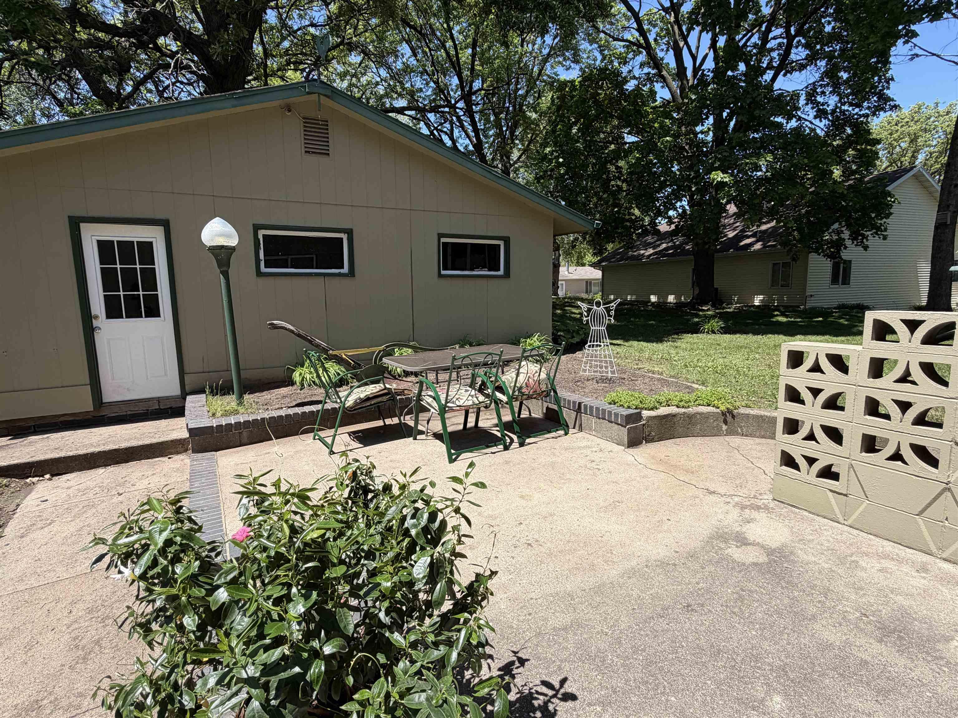 Image 3: Patio Area