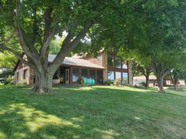 2810 Breezy Heights Dr