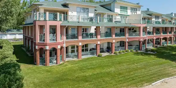 1601 Chalstrom Beach