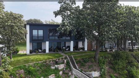 3009 Lakeshore