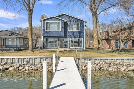 2209 Lakeshore