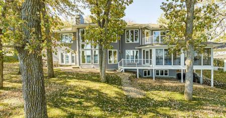 2511 Lakeshore
