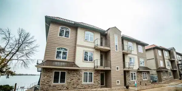 1112 Gordon