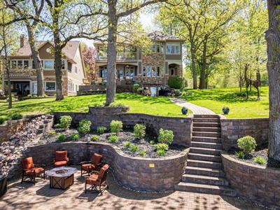 15941 Lakeshore