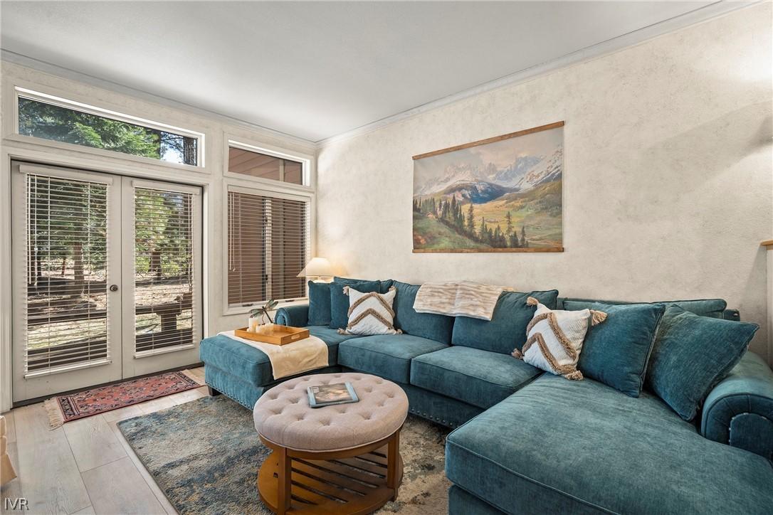 Image 4: Living room