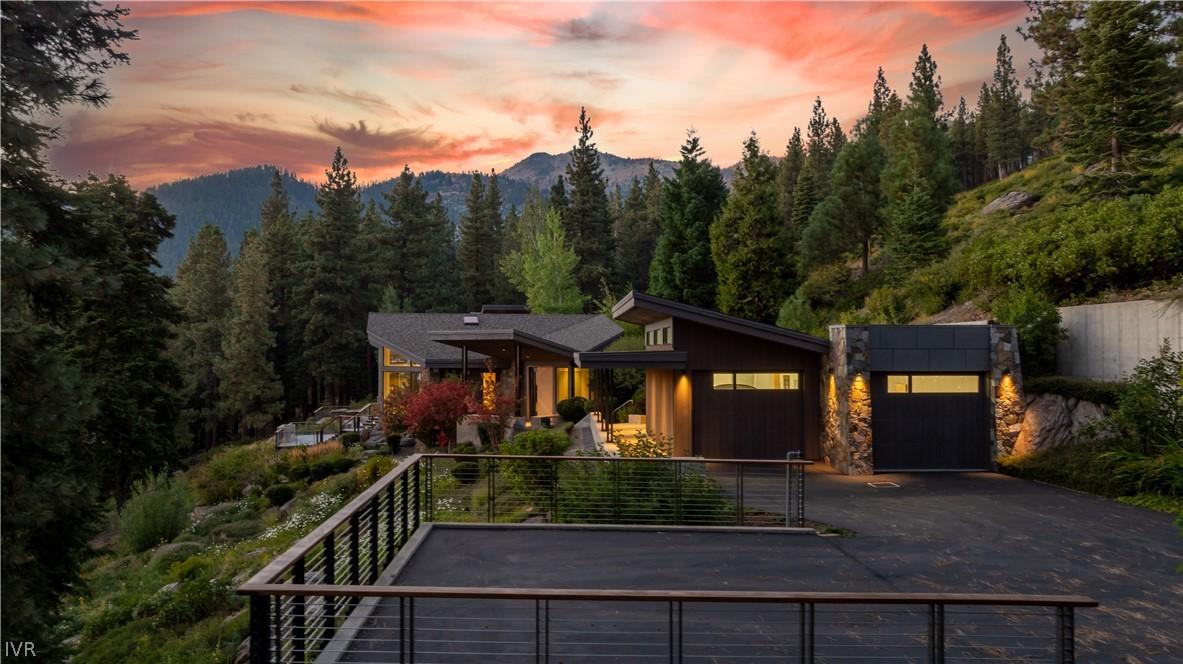 Image 3: Entry with extra parking