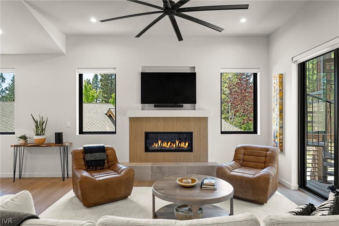 Image 3: Main living room