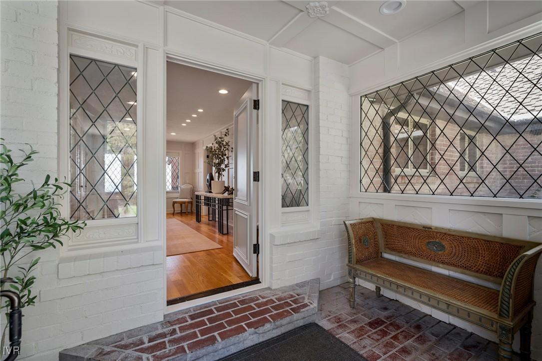 Image 3: Mud room