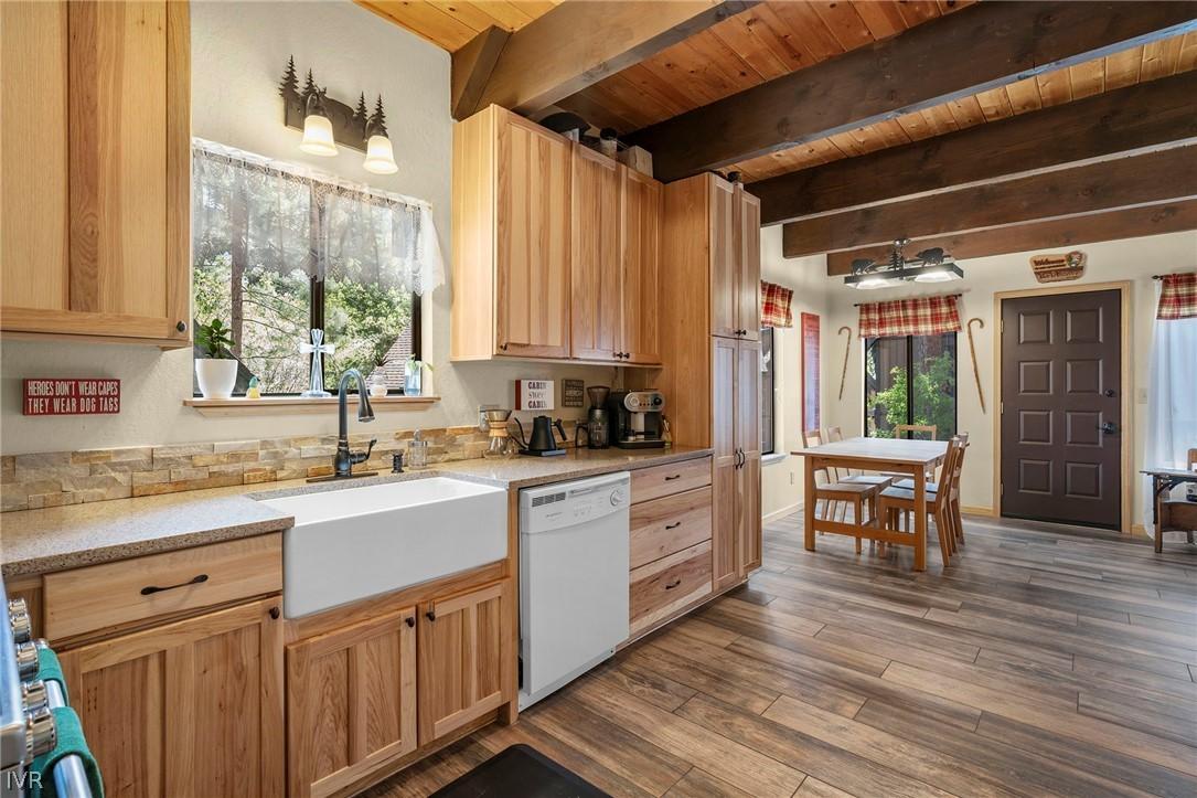 Image 2: Main Floor Kitchen