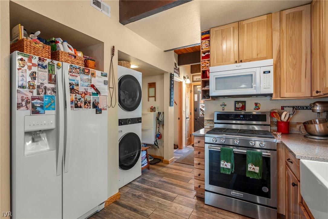 Image 4: Main Floor Kitchen and Laundry