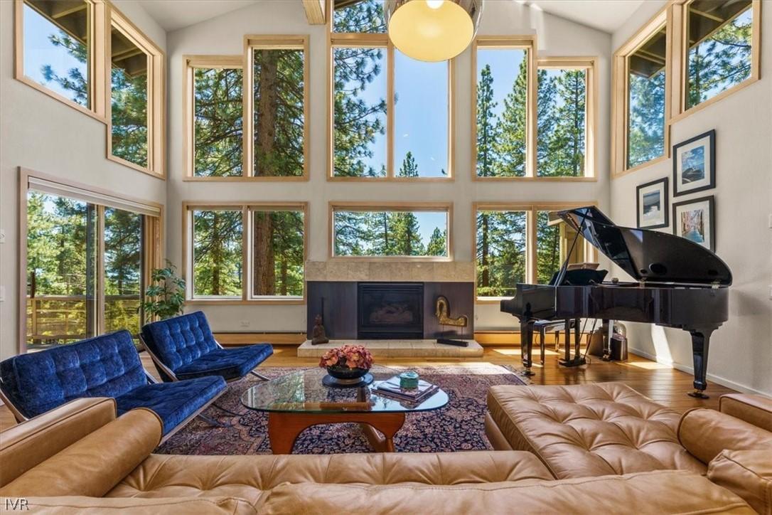 Image 1: Living Room