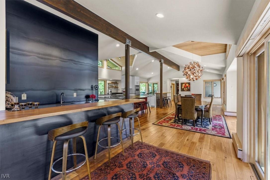 Image 4: Wet bar