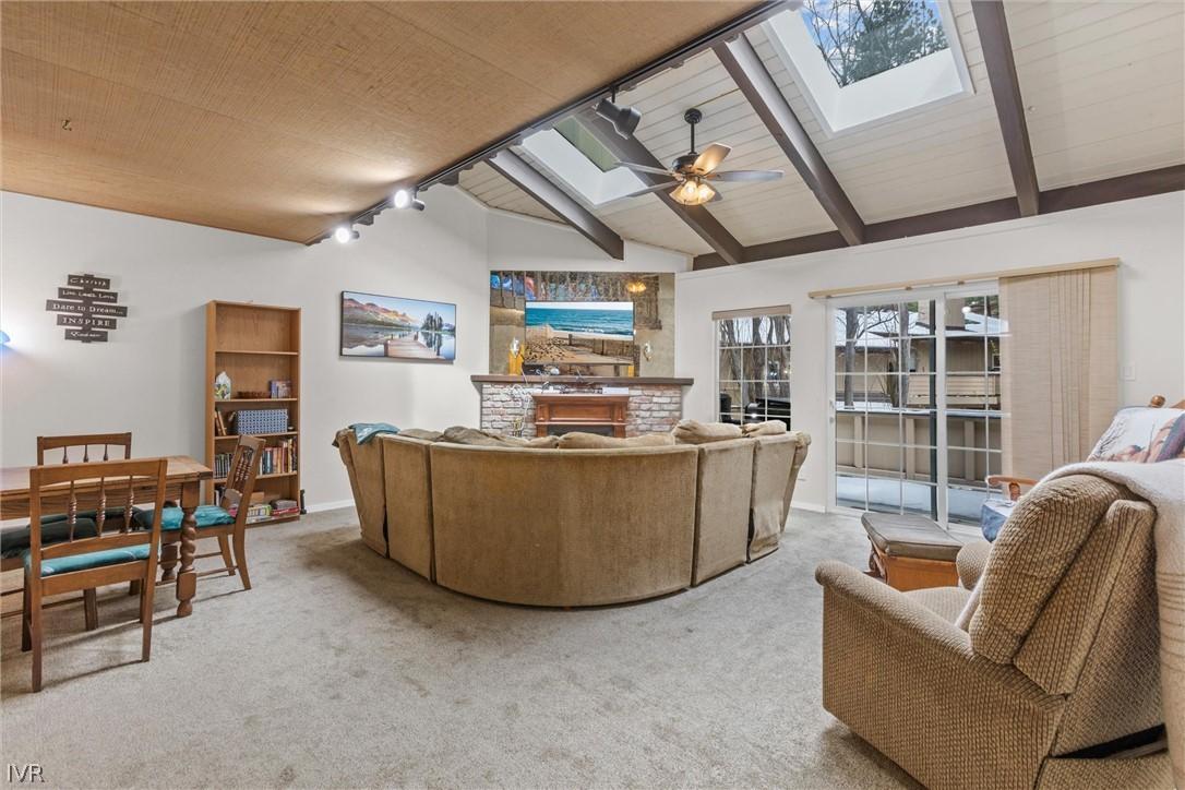 Image 4: Living Room