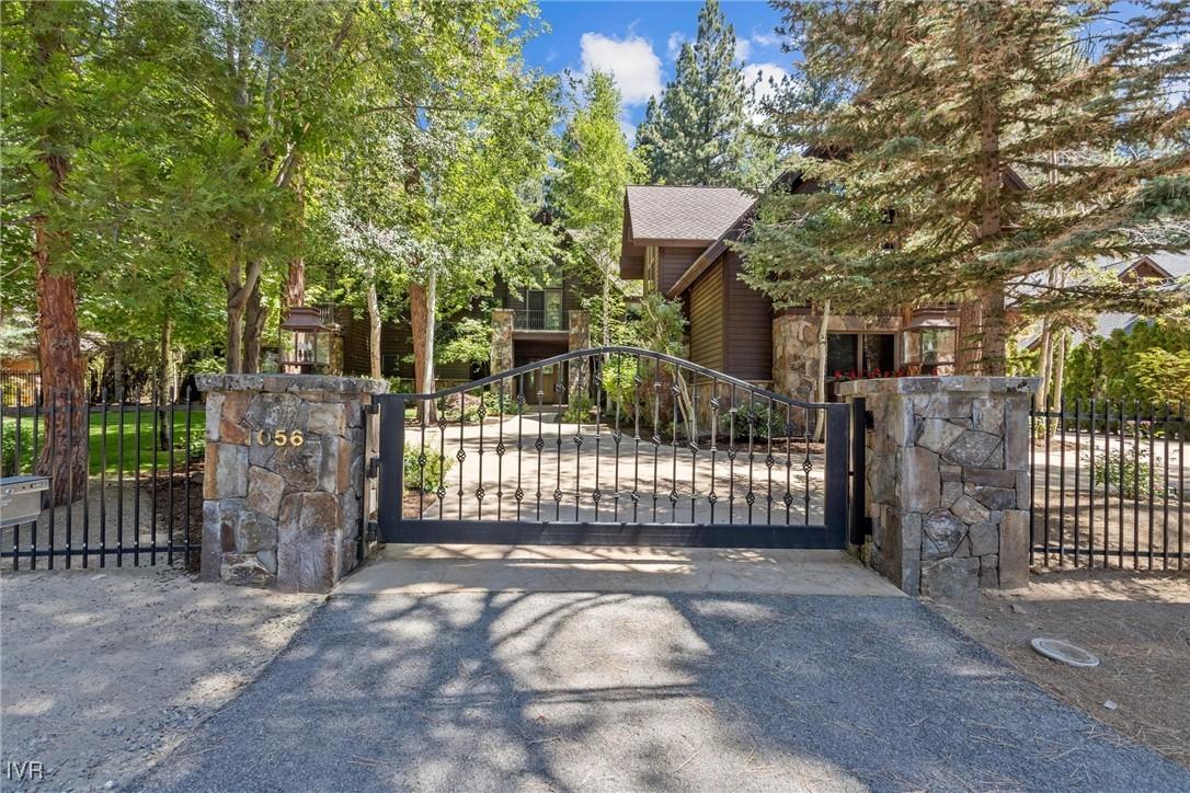 Image 3: Gated Property