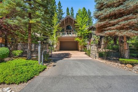896 Lakeshore Boulevard