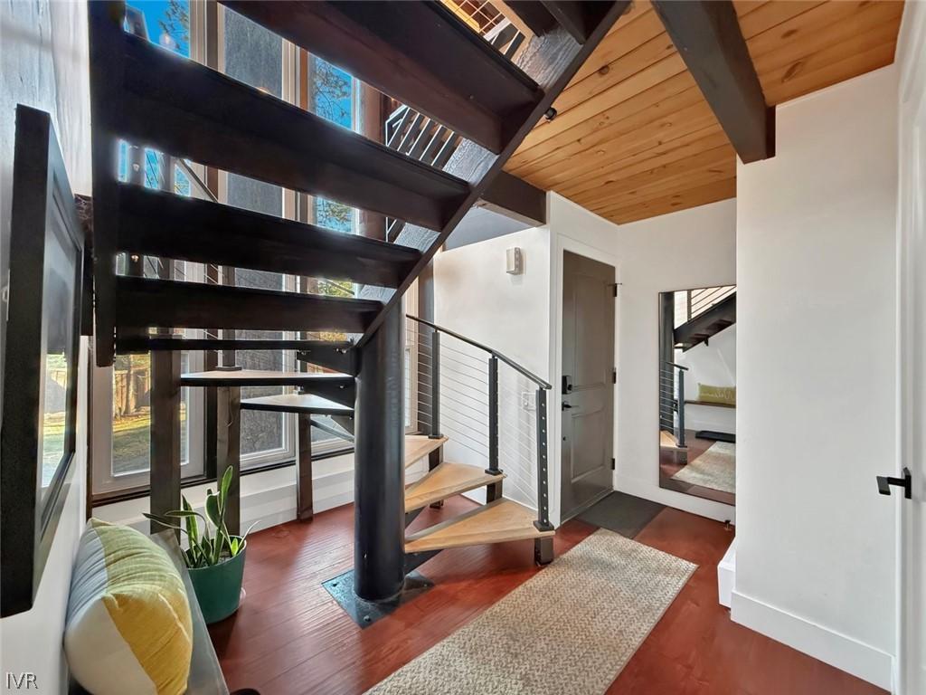 Image 4: Entry & Staircase with window wall
