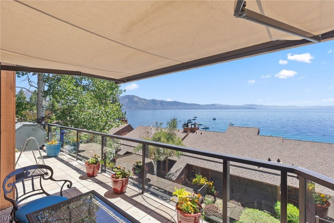 Image 4: 2nd floor deck