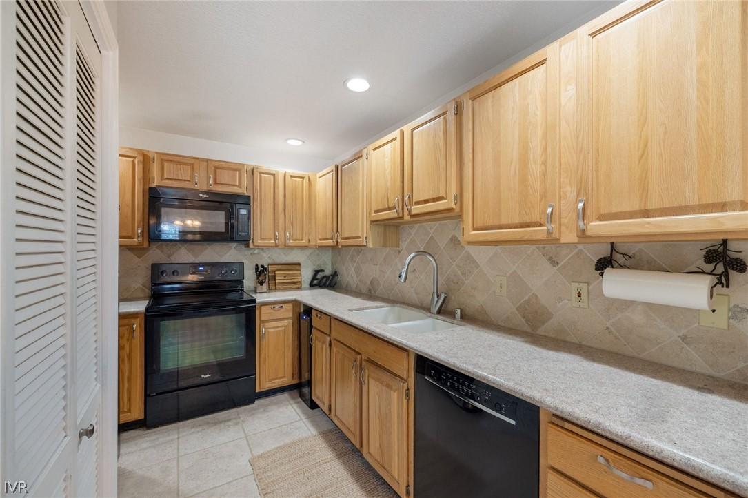 Image 2: Kitchen