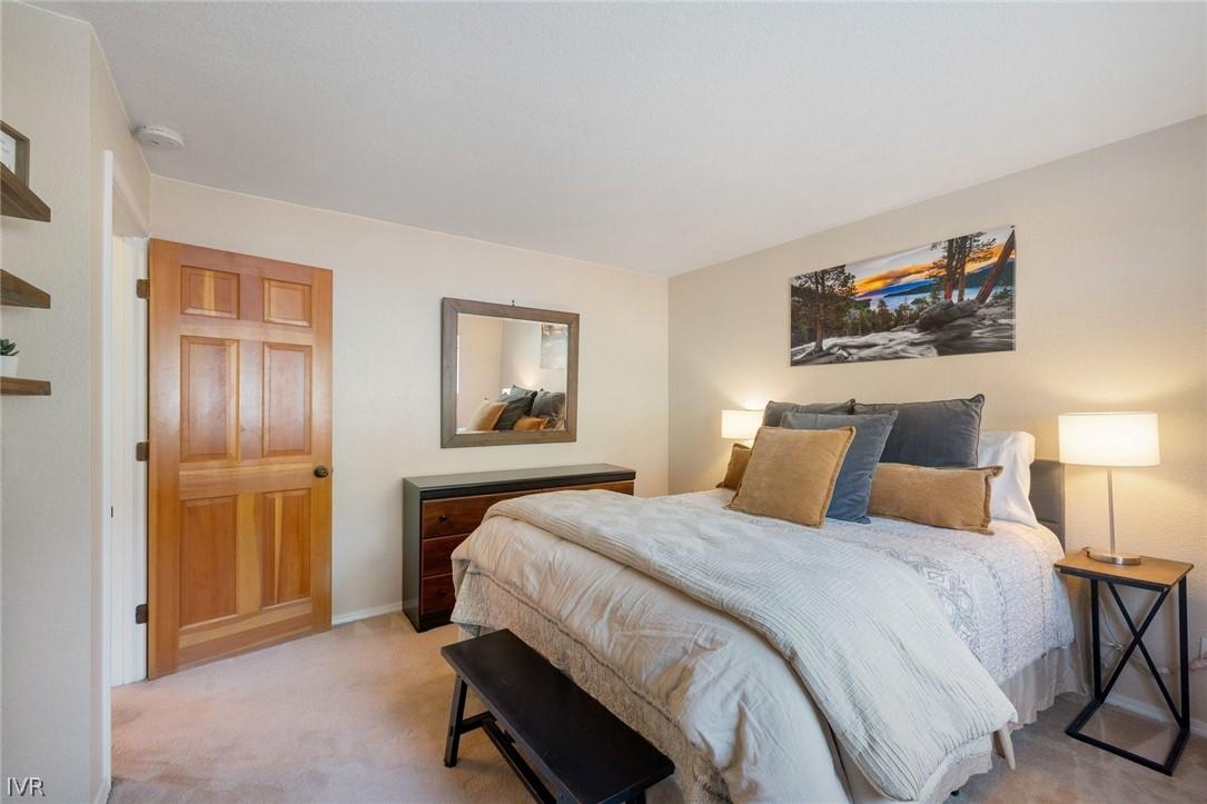 Image 3: Bedroom