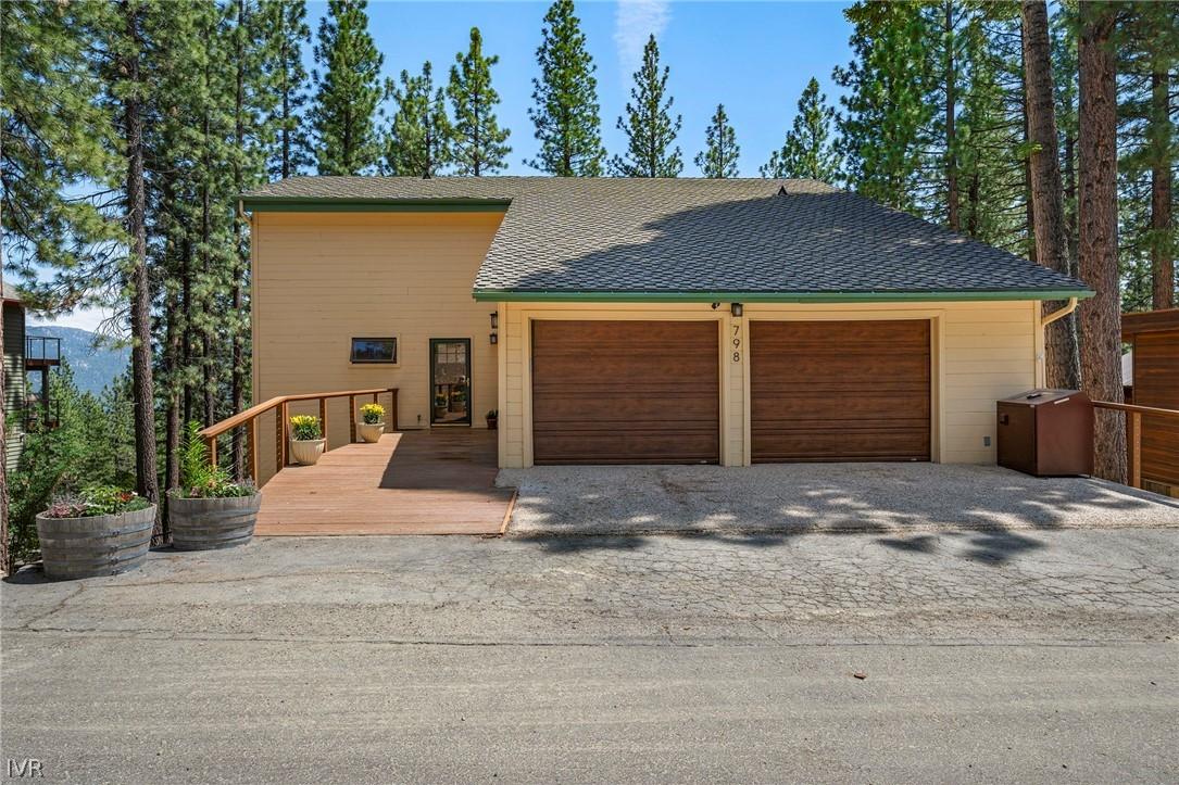 Image 1: Single Level Living with level entry