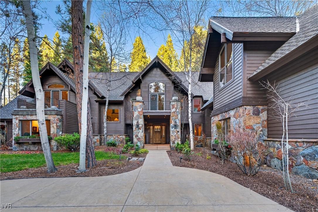 Image 2: Grand Entry Drive