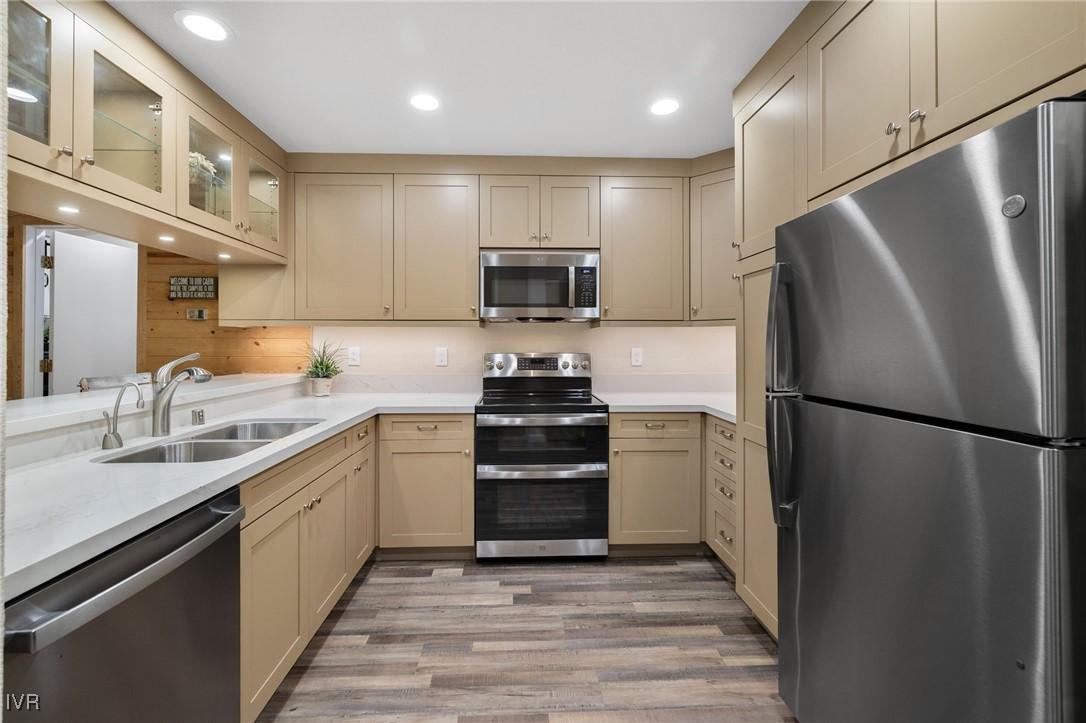 Image 3: Kitchen