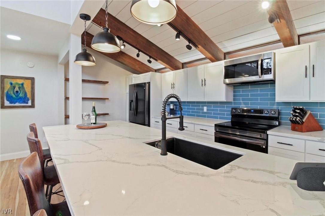 Image 3: Kitchen