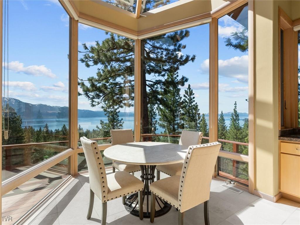 Image 4: Kitchen table