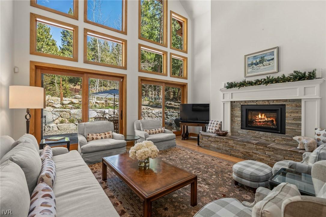Image 3: Living Area