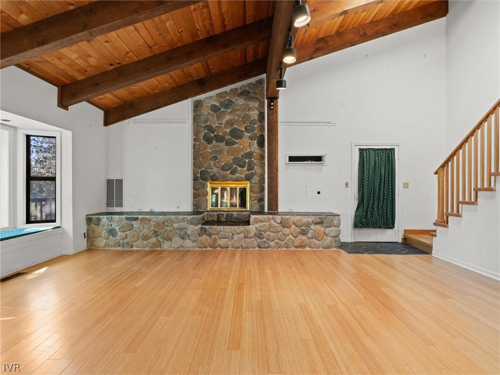 Image 2: Living Room & Entry View 2