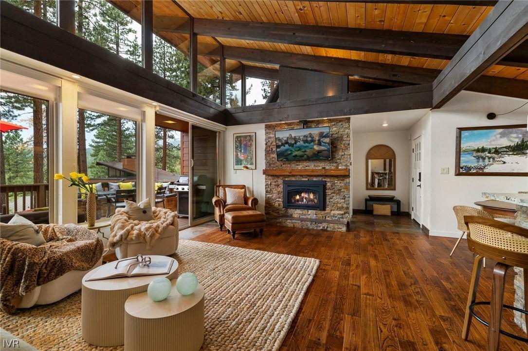 Image 3: Living Room