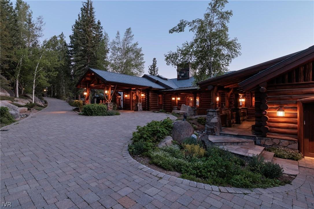 Image 4: Exterior front Drive