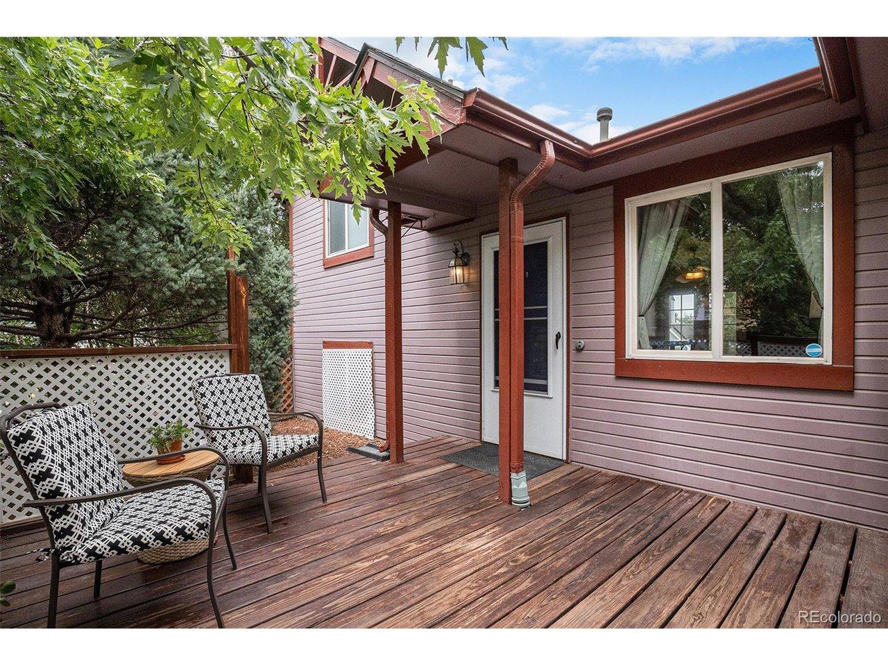 Image 1: Charming Front Patio