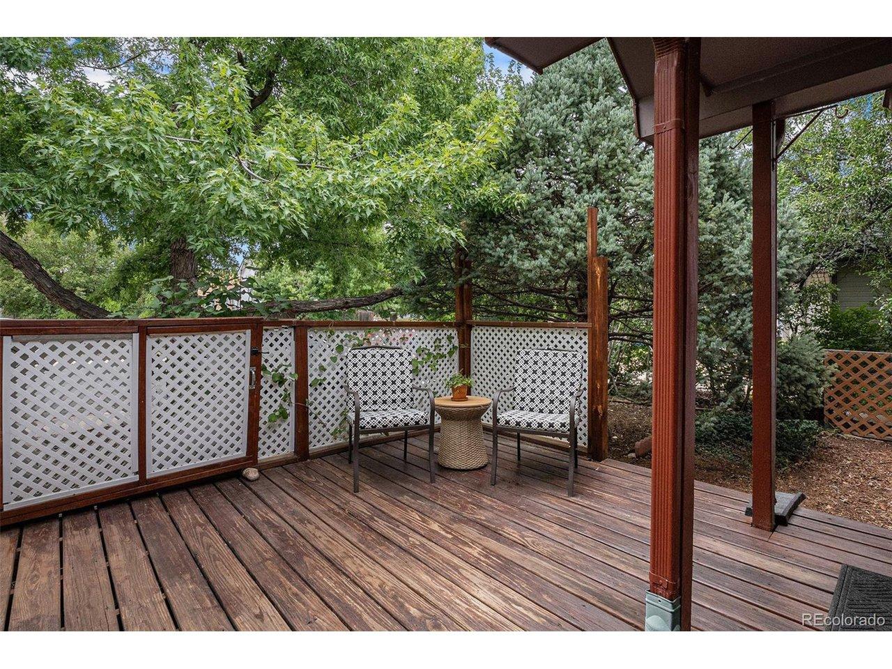 Image 2: Charming Front Patio