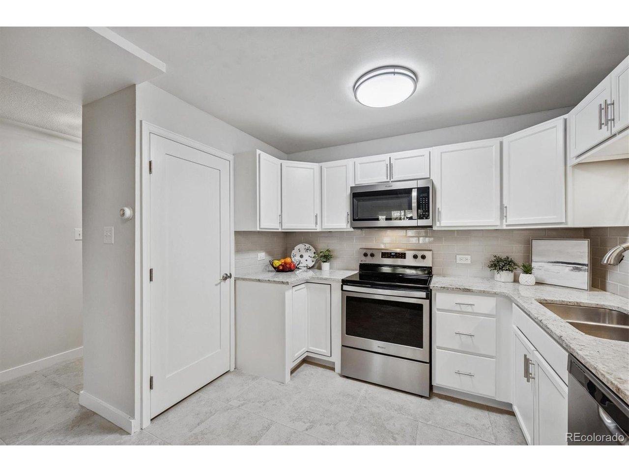 Image 3: 650 S Alton Way Unit #10A - Kitchen Image 3: 650 S Alton Way Unit #10A - Kitchen