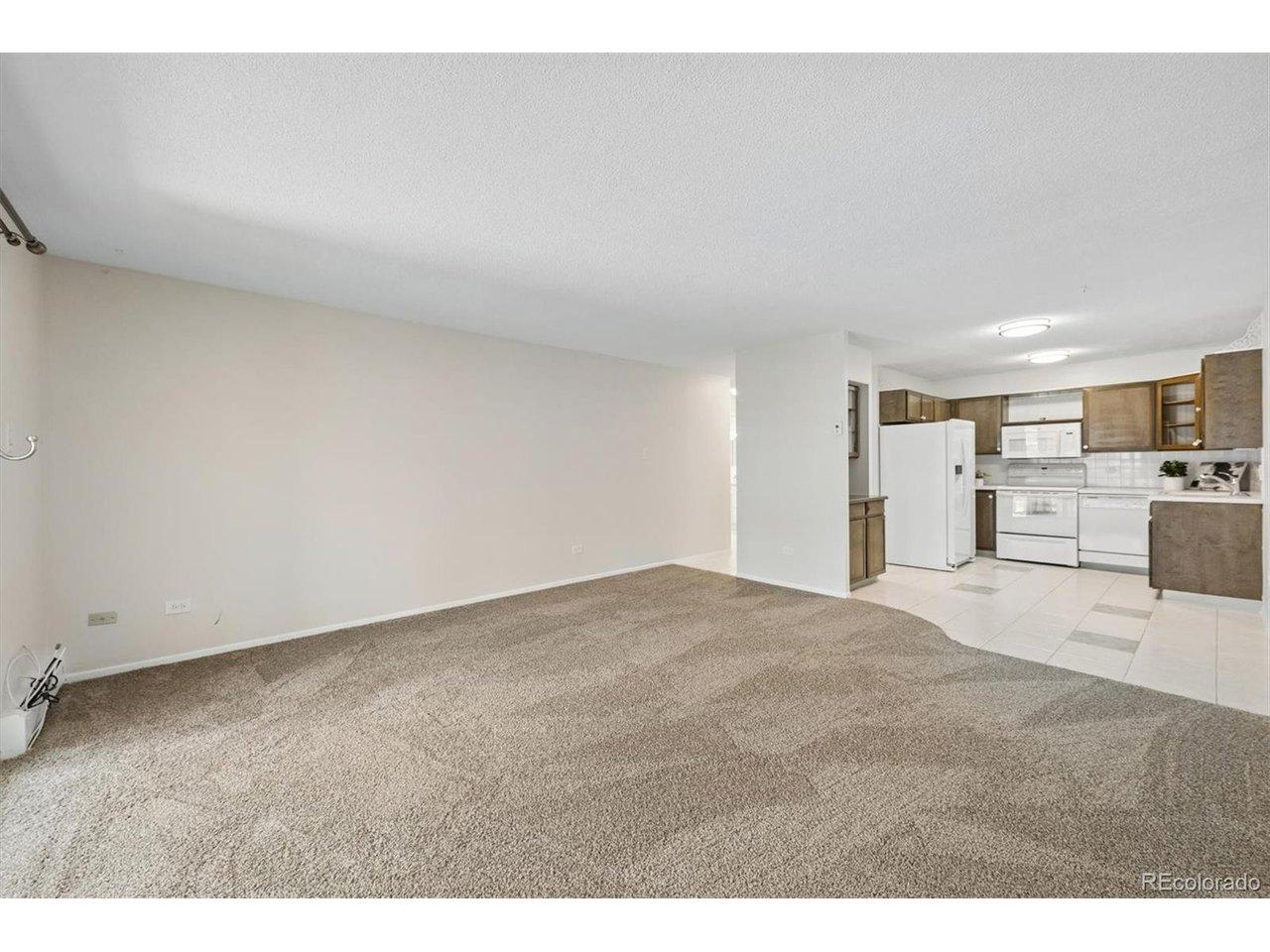 Image 3: Living Room/Kitchen Image 3: Living Room/Kitchen