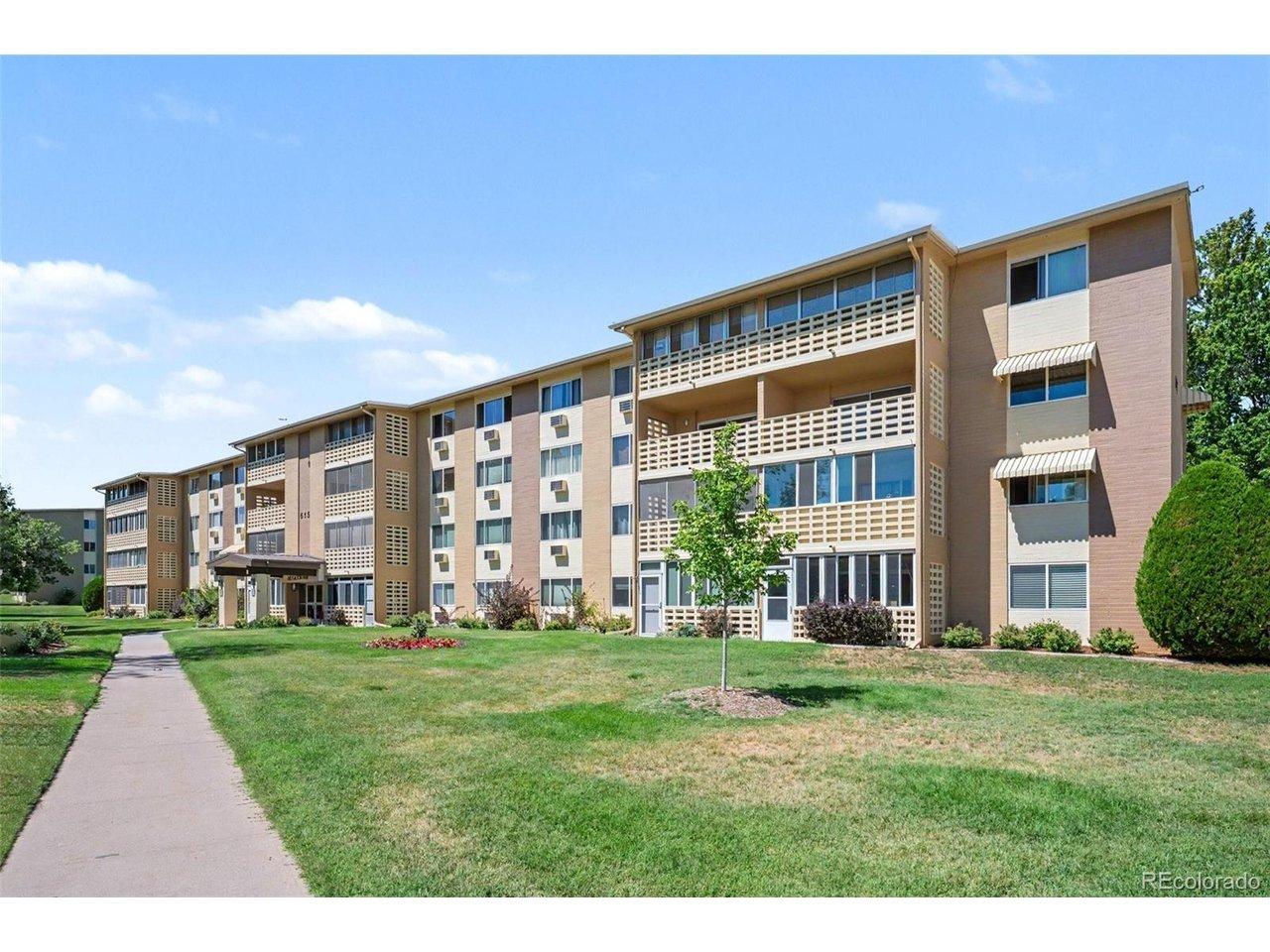 Image 3: Front Entrance with Nearby Parking Image 3: Front Entrance with Nearby Parking
