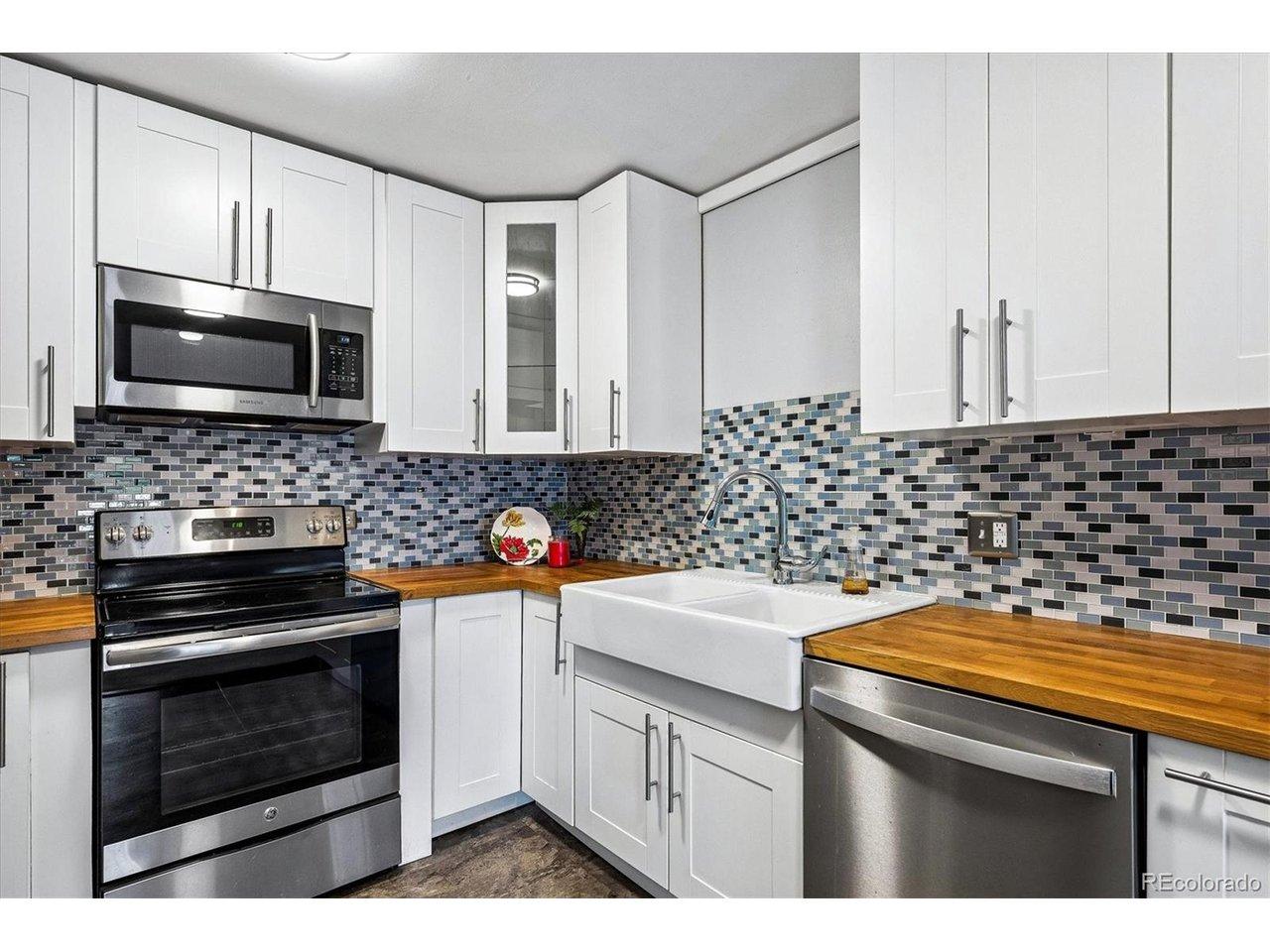Image 2: 715 S Clinton Street Unit #2B - Kitchen Image 2: 715 S Clinton Street Unit #2B - Kitchen