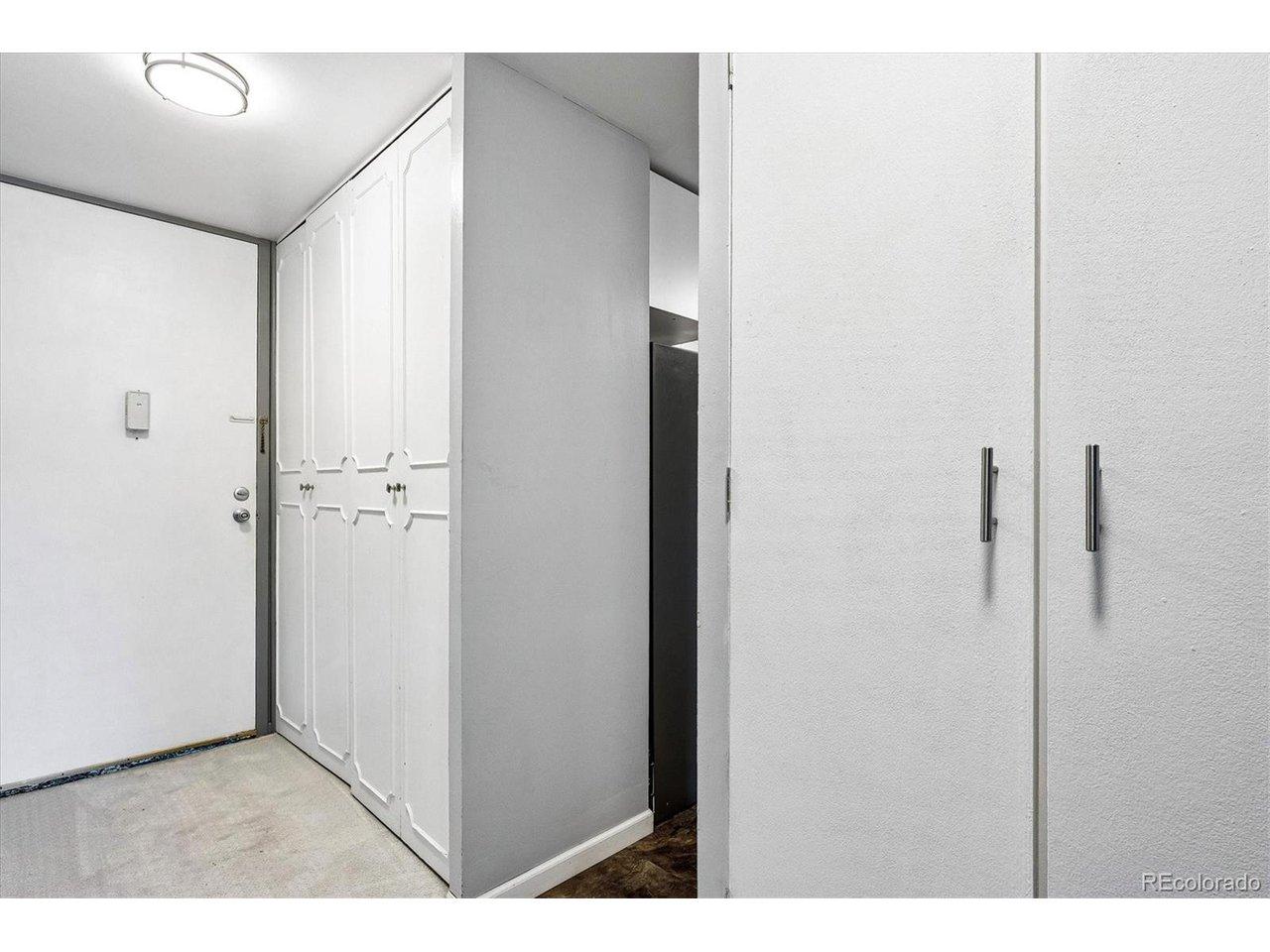 Image 3: Entry Way/Storage Image 3: Entry Way/Storage