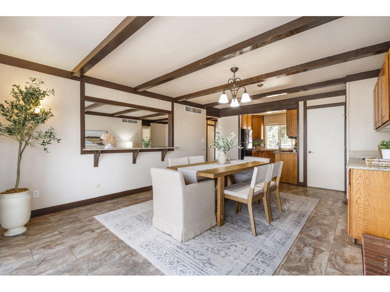 Image 2: Dining flows directly into the kitchen