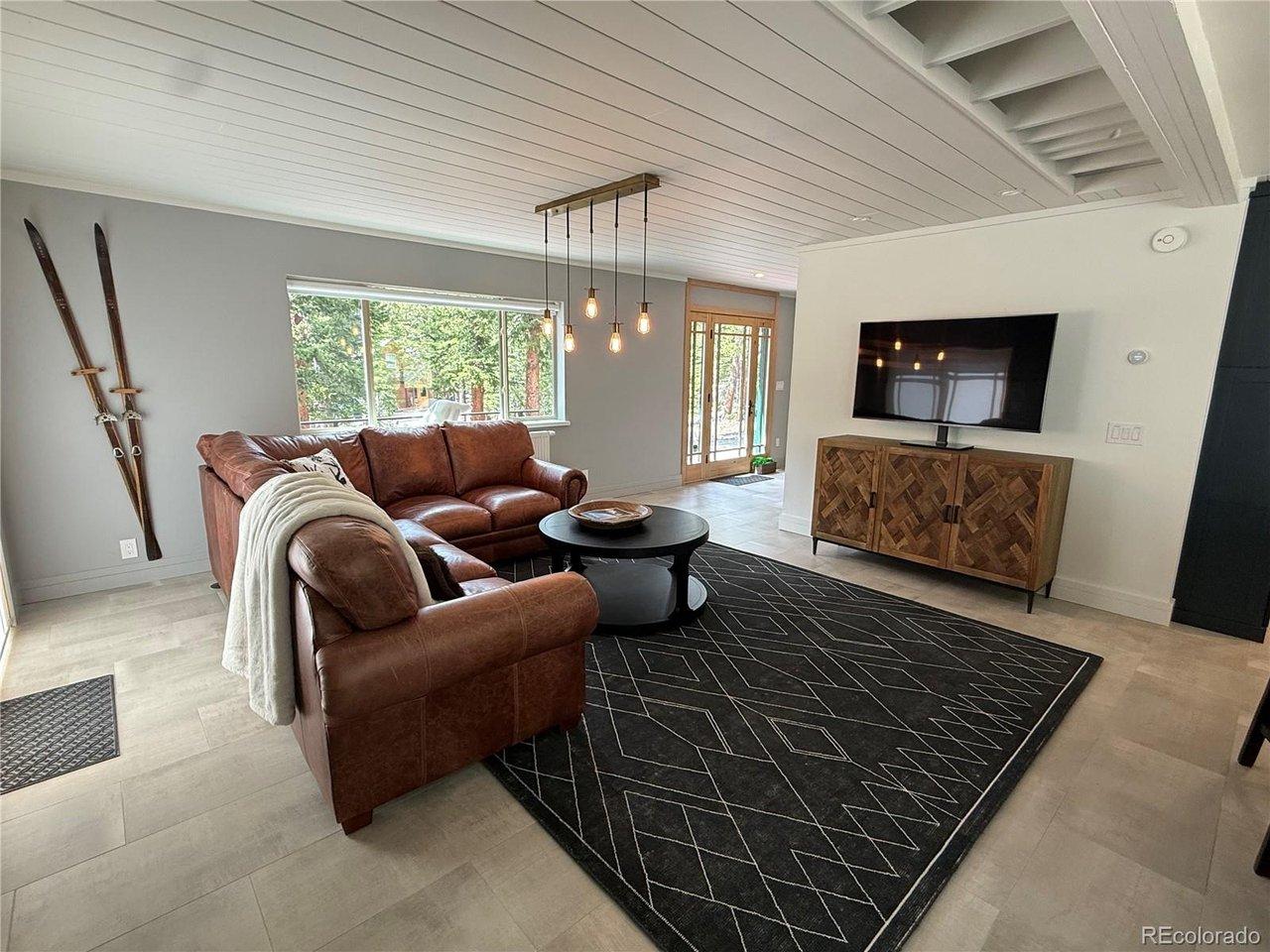 Image 4: Living Room Image 4: Living Room