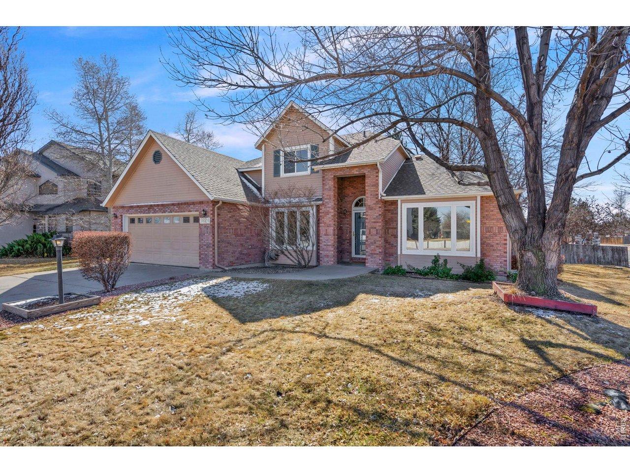 Image 2: Large corner lot