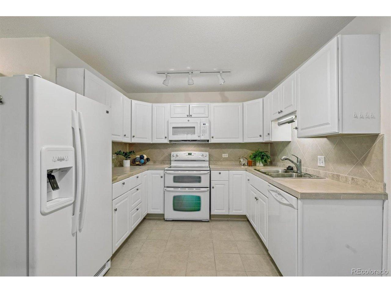 Image 3: Kitchen